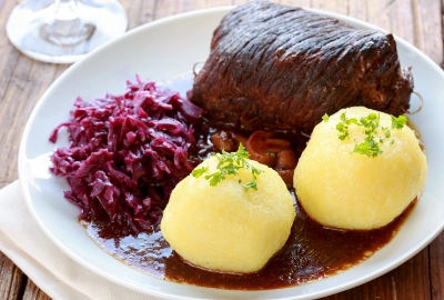 Klöße: Die klassischen Knödel der deutschen Küche