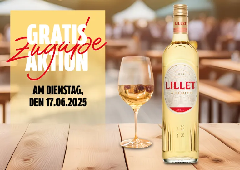 Auf einem Tisch steht eine  1 Flasche Lillet L’Aperitif Blanc und ein gefülltes Glas<br/>