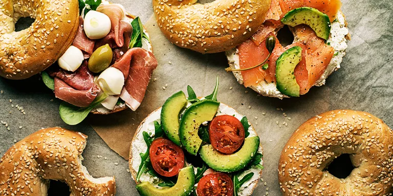 Bagels verschieden belegt