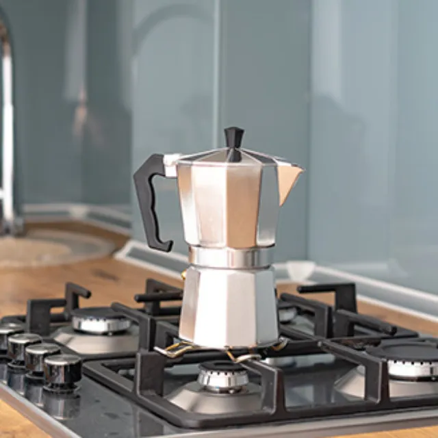 Espressokocher auf einem Gas-Herd