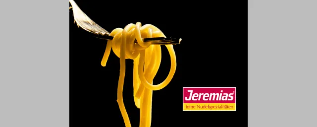 Eine Gabel mit frisch gekochten Spaghetti der Jeremias Teigwarenfabrik 