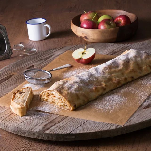 Landstrudel angerichtet