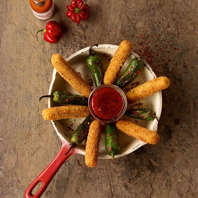 Käseklassiker mit besonders lange Mozzarella-Sticks in richtig krosser Knusperpanade<br/>