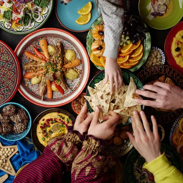 Ein gemeinsames Abendessen in Marokko.