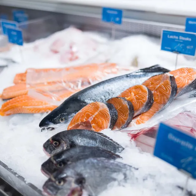 Fischbereich im EDEKA Foodservice Markt in Titisee-Neustadt