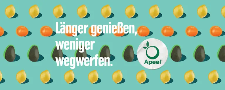 Zitronen, Orangen & Avocados in Reihung im Hintergrund. Apeel Logo & Slogan "Länger genießen, weniger wegwerfen." Durch die pflanzliche Schutzschicht bleiben Obst & Gemüse länger frisch. 